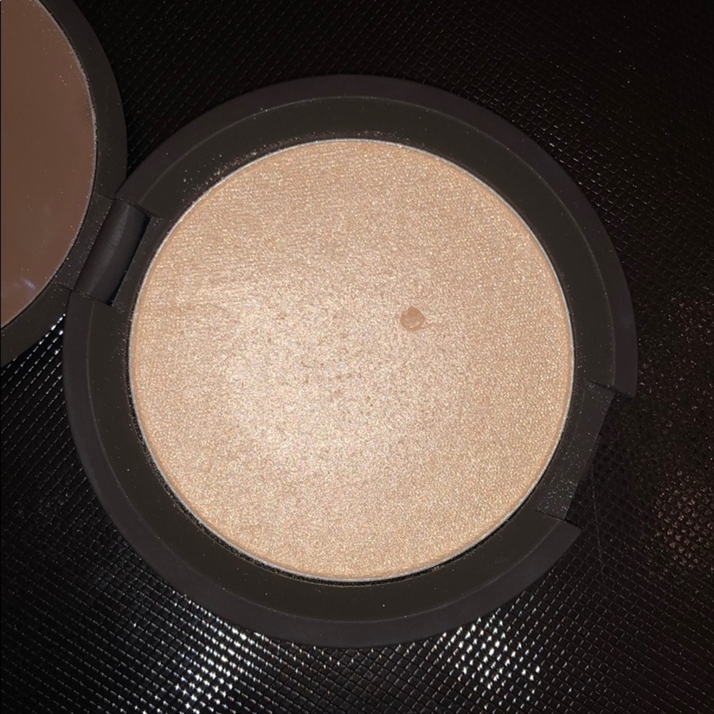 Becca shimmering skin protector pressed